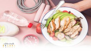 سالاد و مرغ وعده ای سالم برای بعد از ورزش | بالسی مارکت
