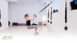 آموزش تمرینات ورزشی با کش TRX برای تقویت عضلات | بالسی مارکت